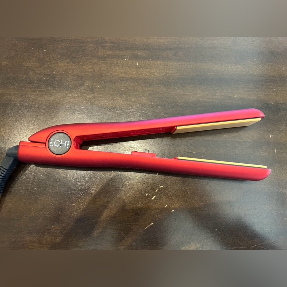 i.CHI Ceramic Flat Iron with Case